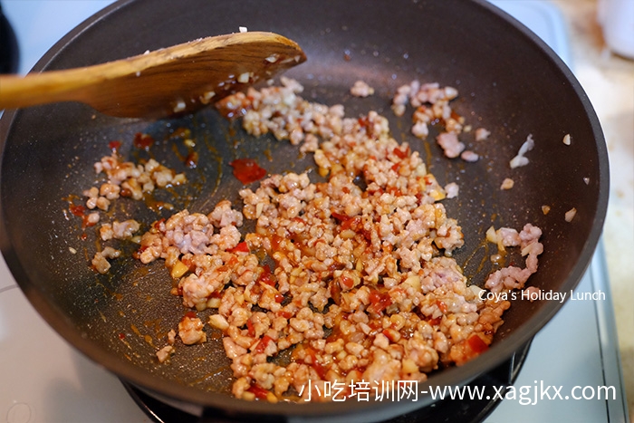 [食谱] 中华一番小当家料理-大魔术熊猫麻婆豆腐(鸭血豆腐)