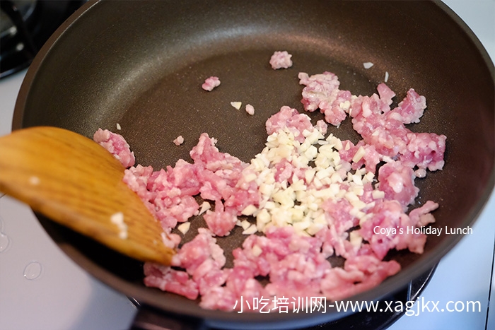 [食谱] 中华一番小当家料理-大魔术熊猫麻婆豆腐(鸭血豆腐)