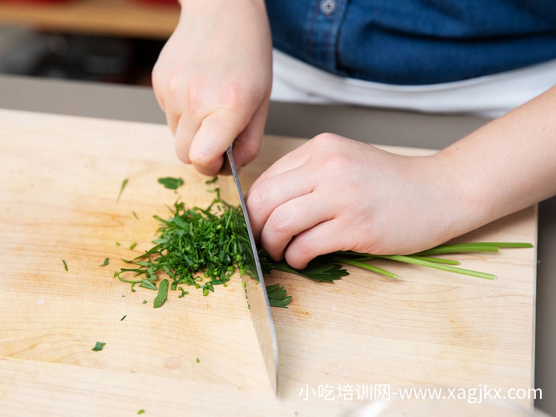 西班牙烤土豆佐布拉瓦萨尔萨酱【制作方式】