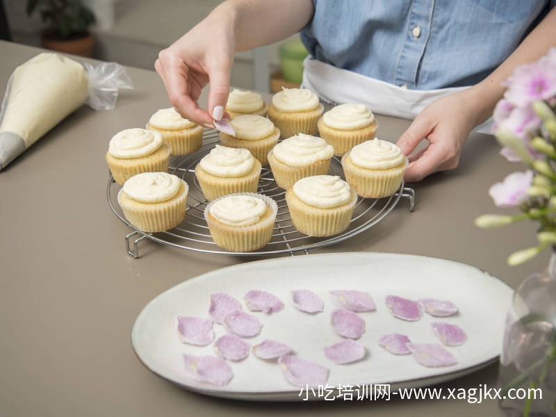 婚礼纸杯蛋糕【制作方式】